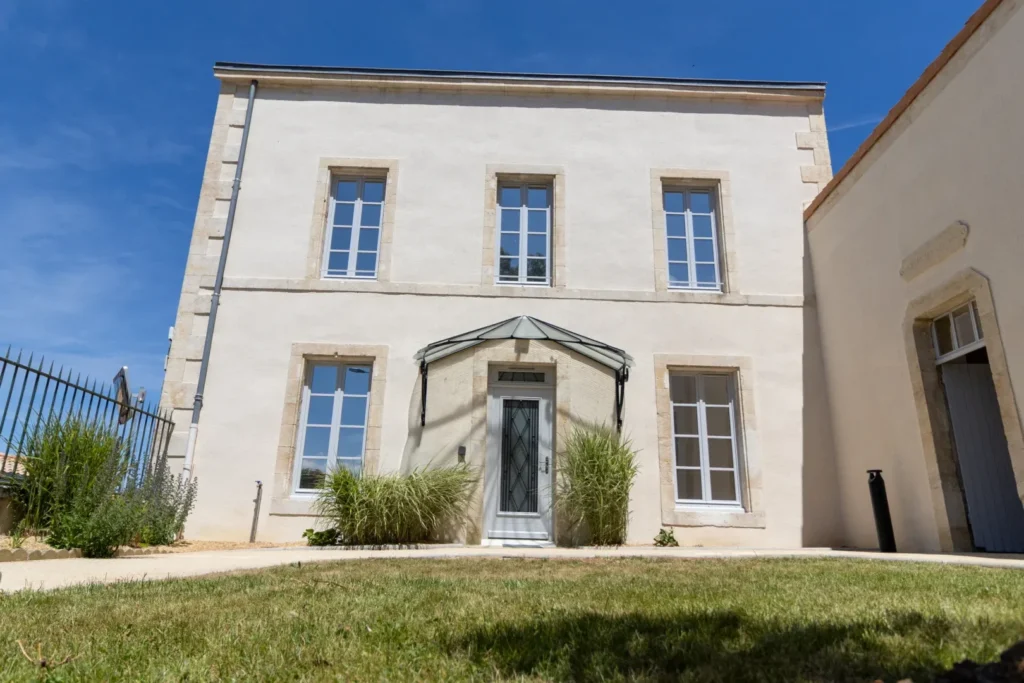 Réhabilitation d’une ancienne école en relais Petite Enfance